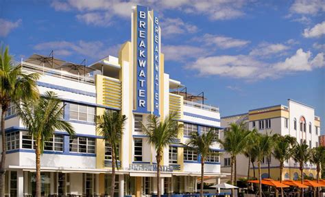  This 4-star hotel is 1.2 mi (1.9 km) from FTX Arena and 2 mi (3.3 km) from PortMiami. Make yourself at home in one of the 15 individually decorated guestrooms, featuring kitchens with full-sized refrigerators/freezers and ovens. Rooms have private furnished balconies. 50-inch Smart televisions with digital programming provide entertainment ... 